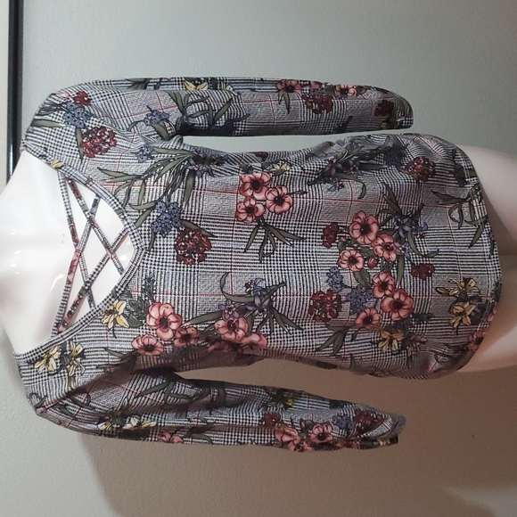 Absolutely Famous Tops - ABSOLUTELY FAMOUS Womens Gray Plaid Fuchsia Floral Tunic Top Shirt-EUC-Sz S